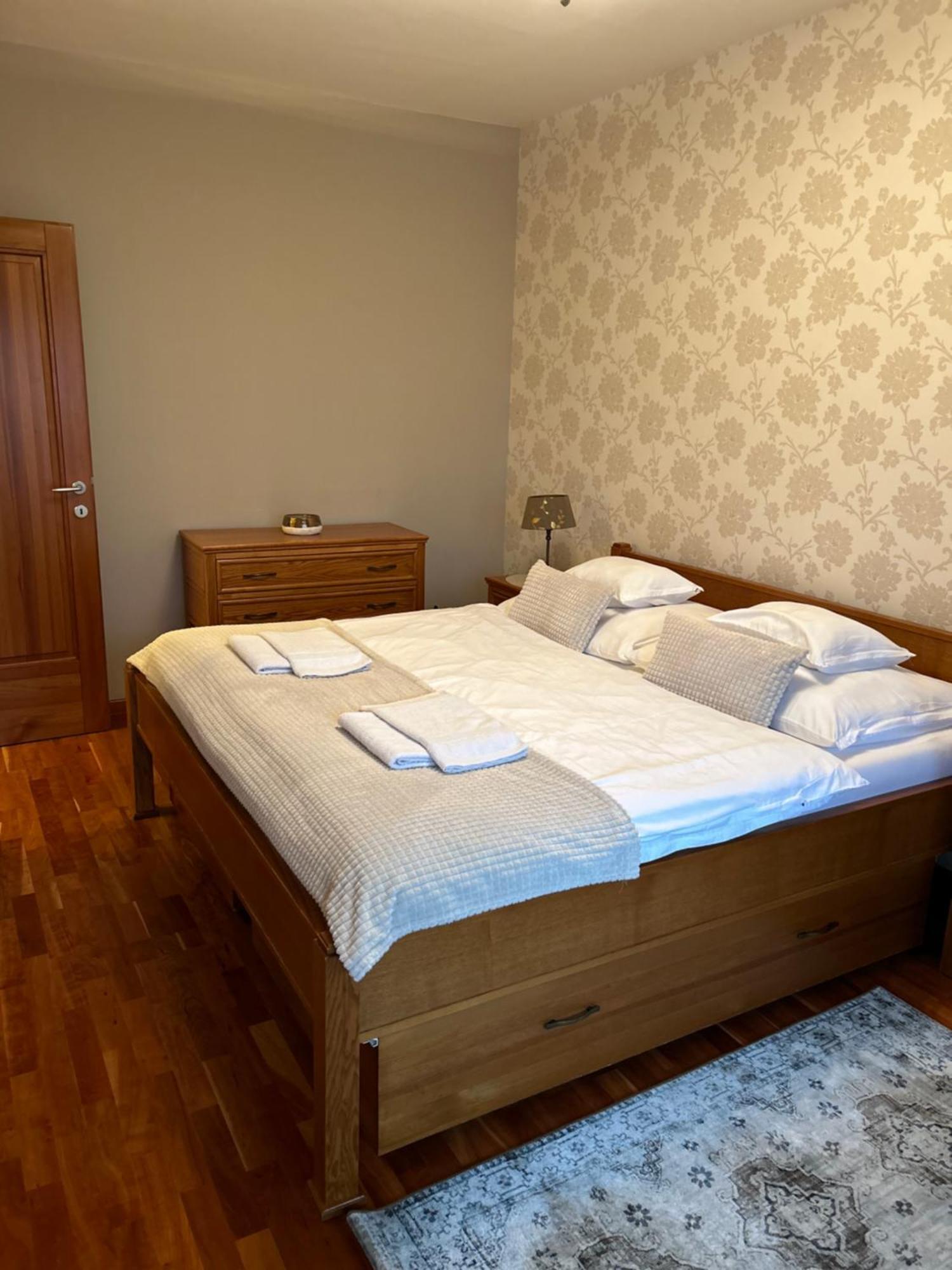 Danube Terrace Elegant With 2 Bedroom With Free Air Conditioner And Private Parking Budapesta Exterior foto