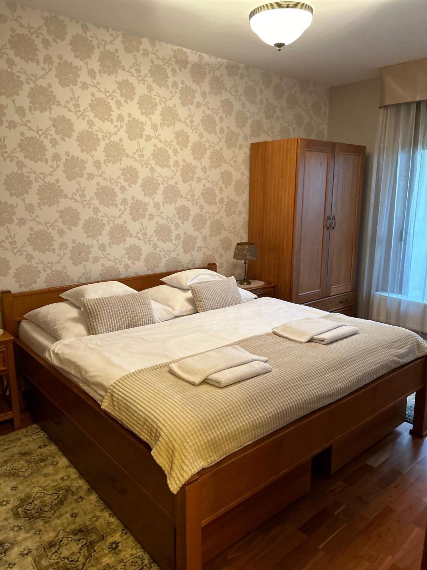 Danube Terrace Elegant With 2 Bedroom With Free Air Conditioner And Private Parking Budapesta Exterior foto